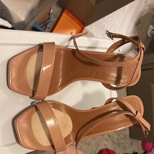 Elegant Tan Strappy Sandals